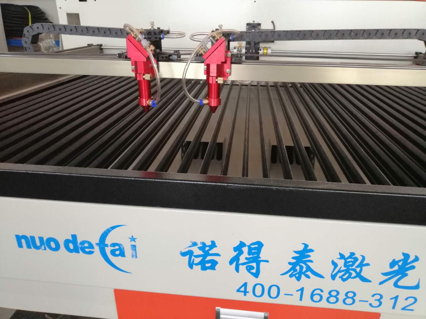 接触皮秒激光发现不过是常规小型激光切割机工作原理