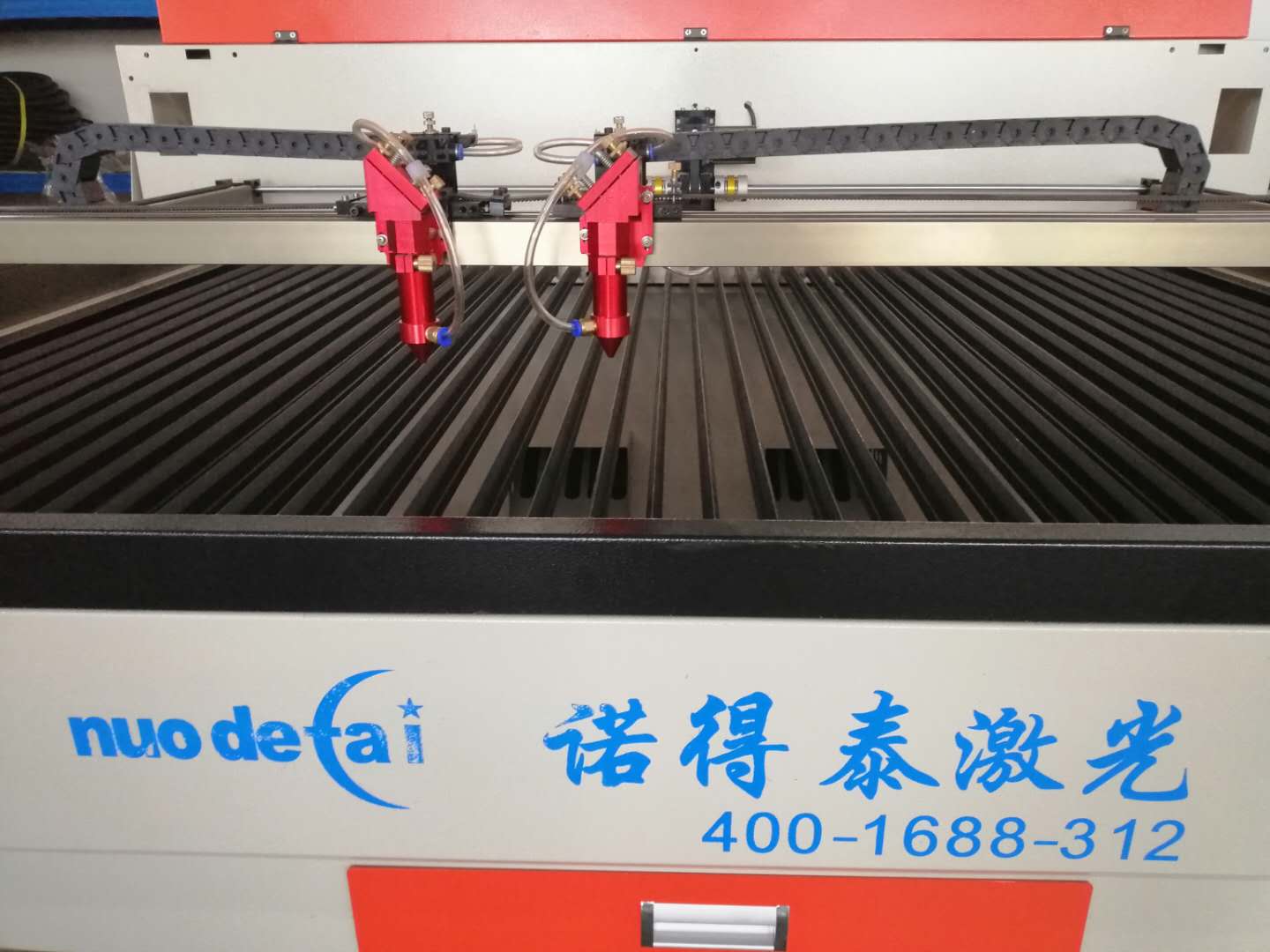 在包装印刷行业为什么自动抓拍激光切割机比较流行？