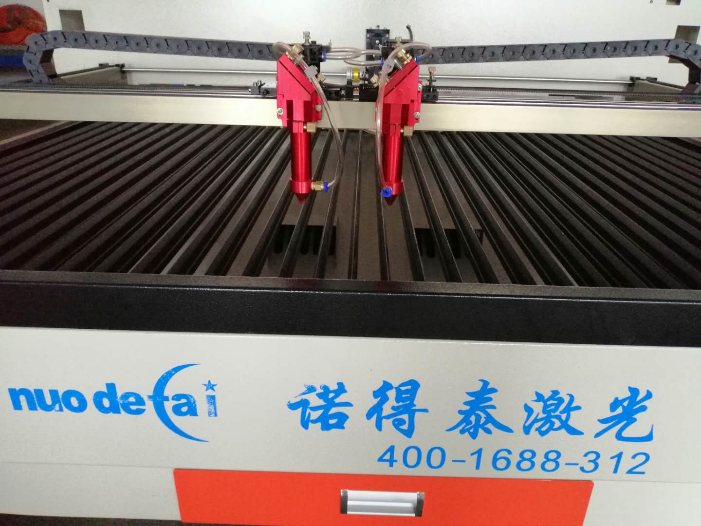 不要让非金属激光切割机镜片影响了加工的切割速度
