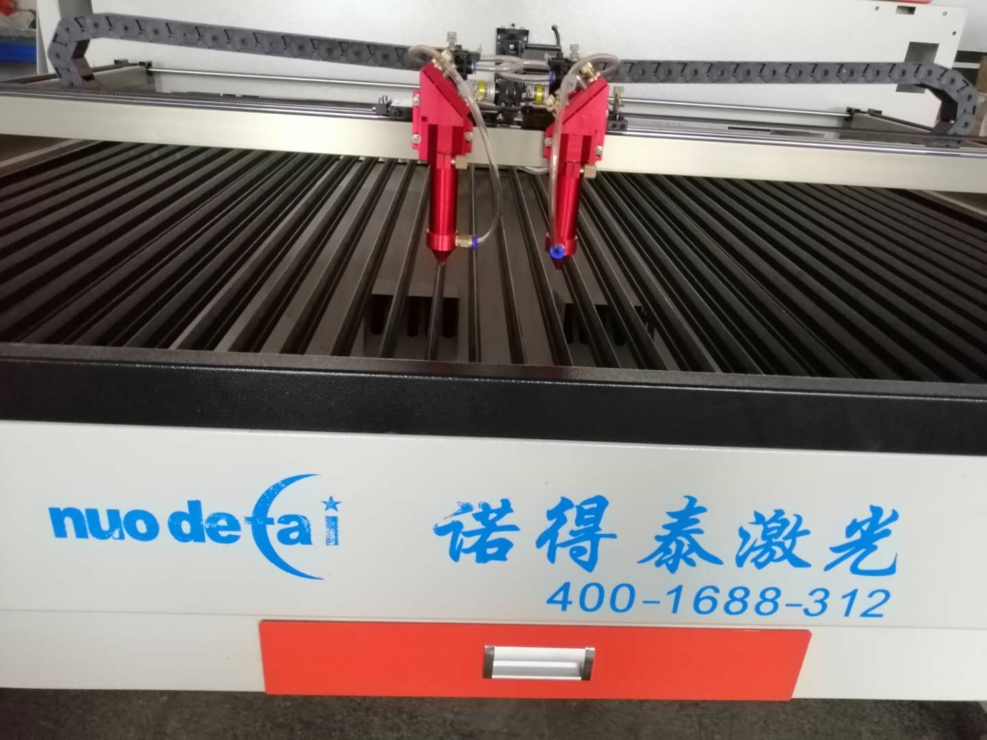 不要让非金属激光切割机镜片影响了加工的切割速度