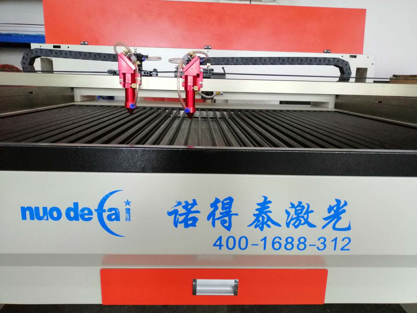 为什么无尘布行业用激光切割机加工做不到自动化切割