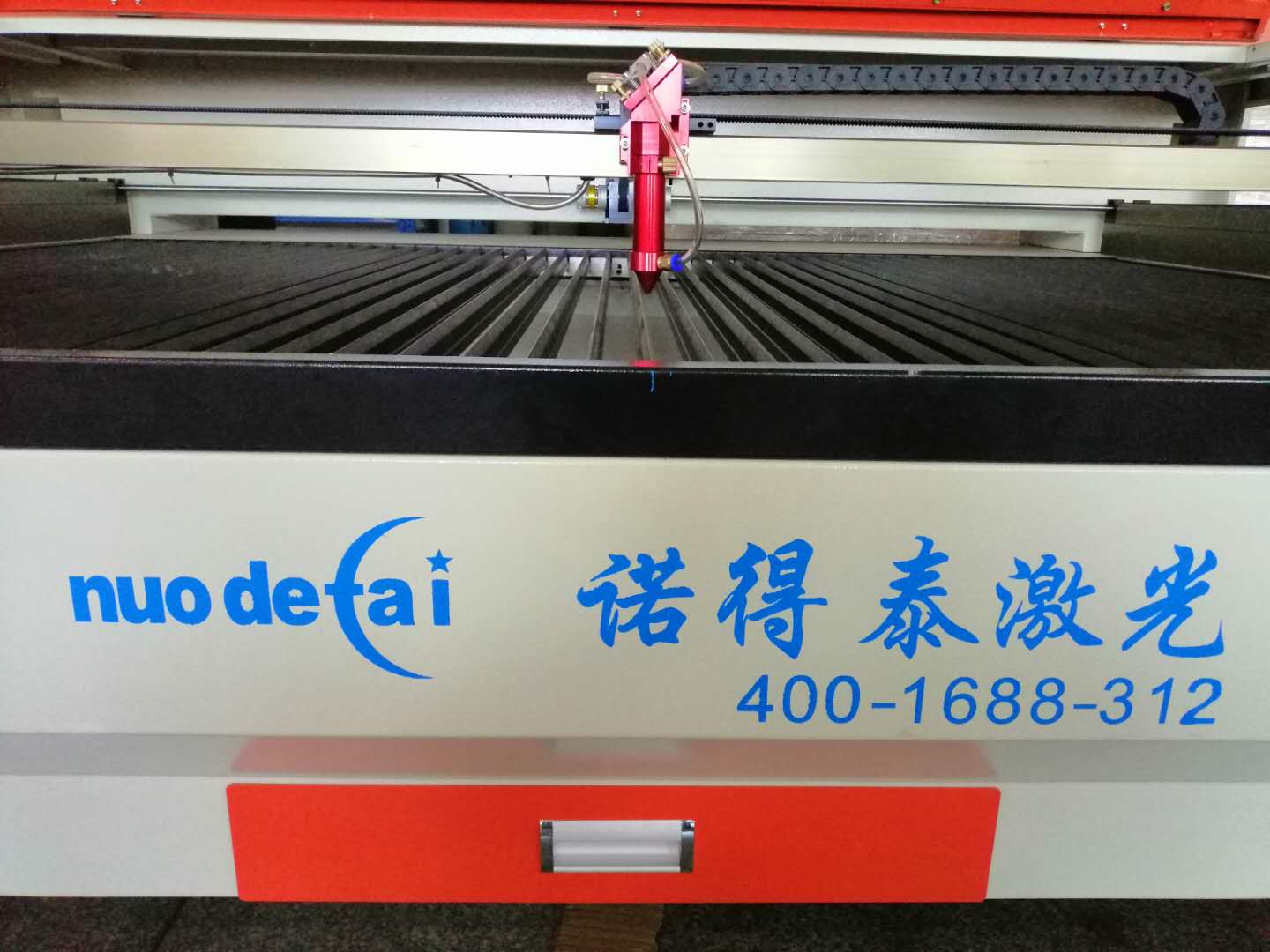 亚克力与布料两种材料应用于激光切割机有什么区别？