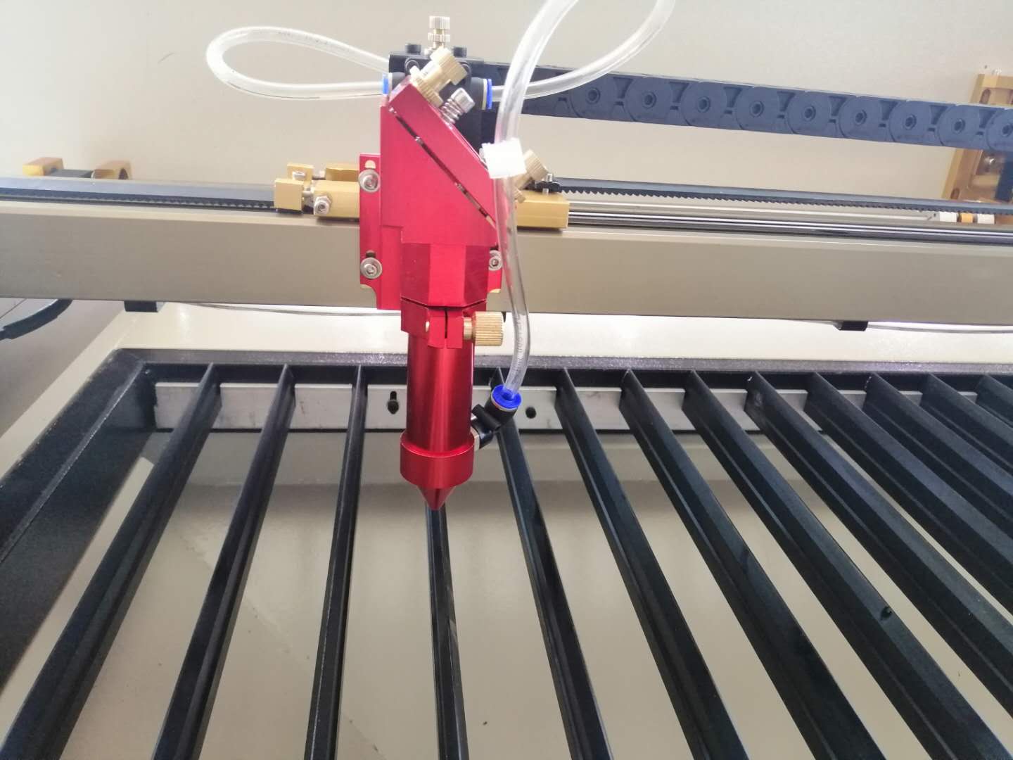 作为一名激光切割机操作技术人员应该懂哪些具备的知识。