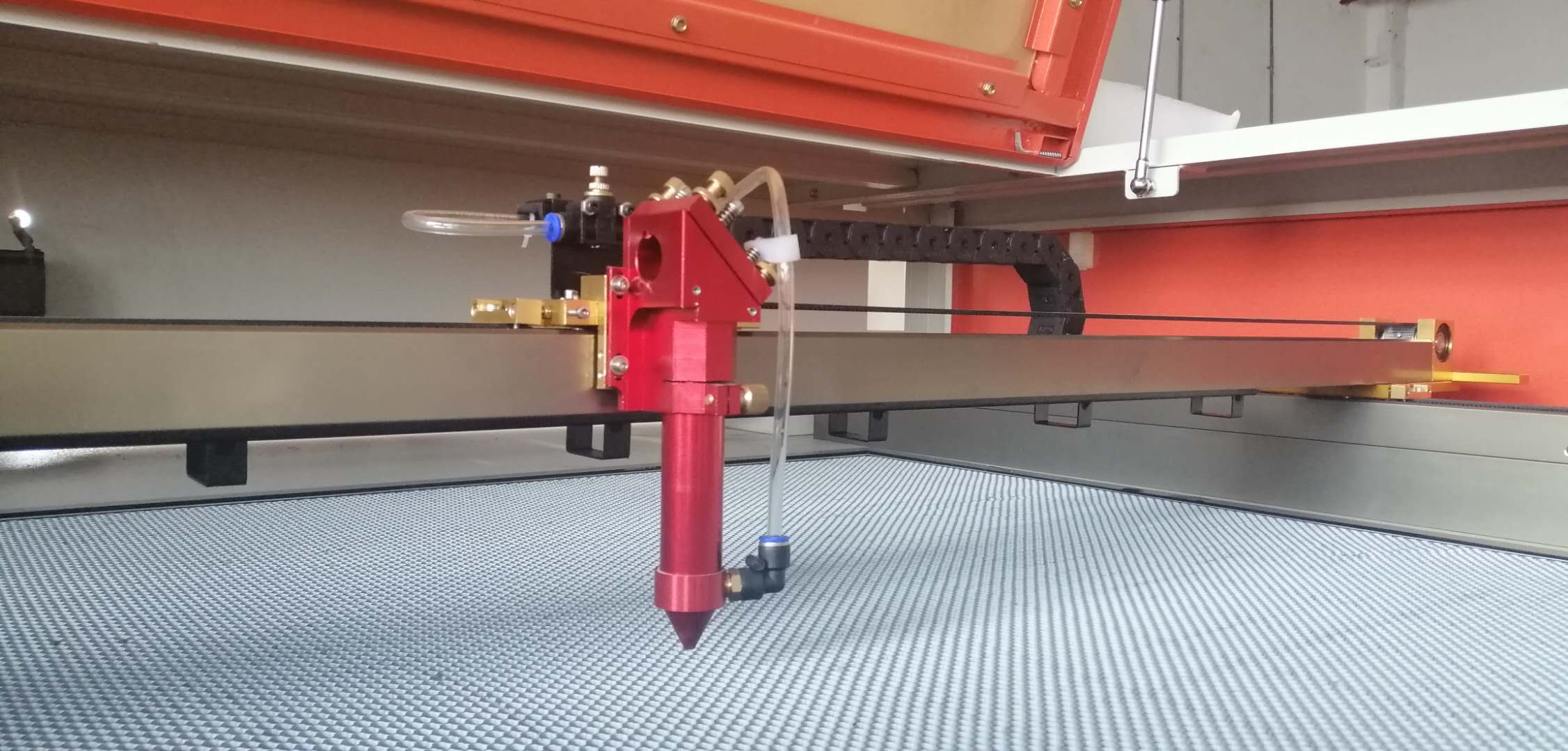 诺得泰自动送料毛绒玩具激光切割机