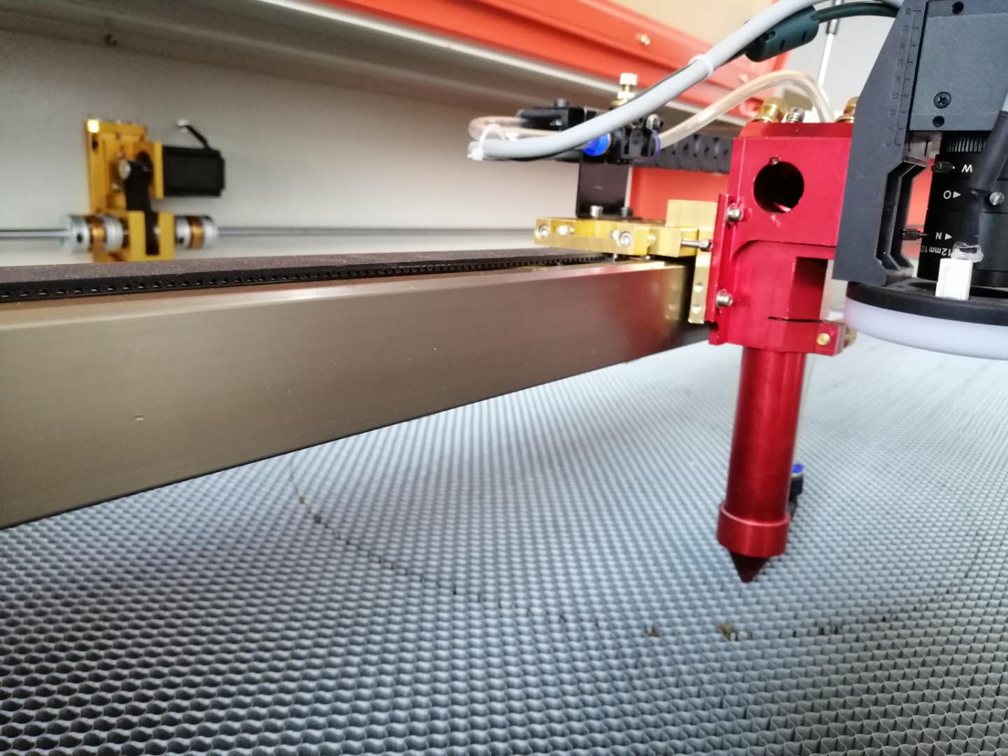 布艺玩具应用于激光激光切割机加工价格贵吗！