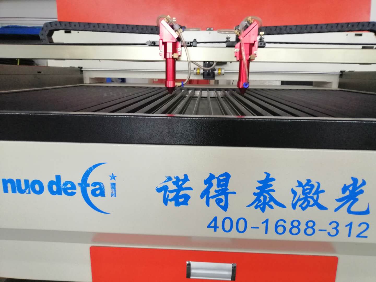 布料裁剪应用自动送料激光切割机是大势所趋