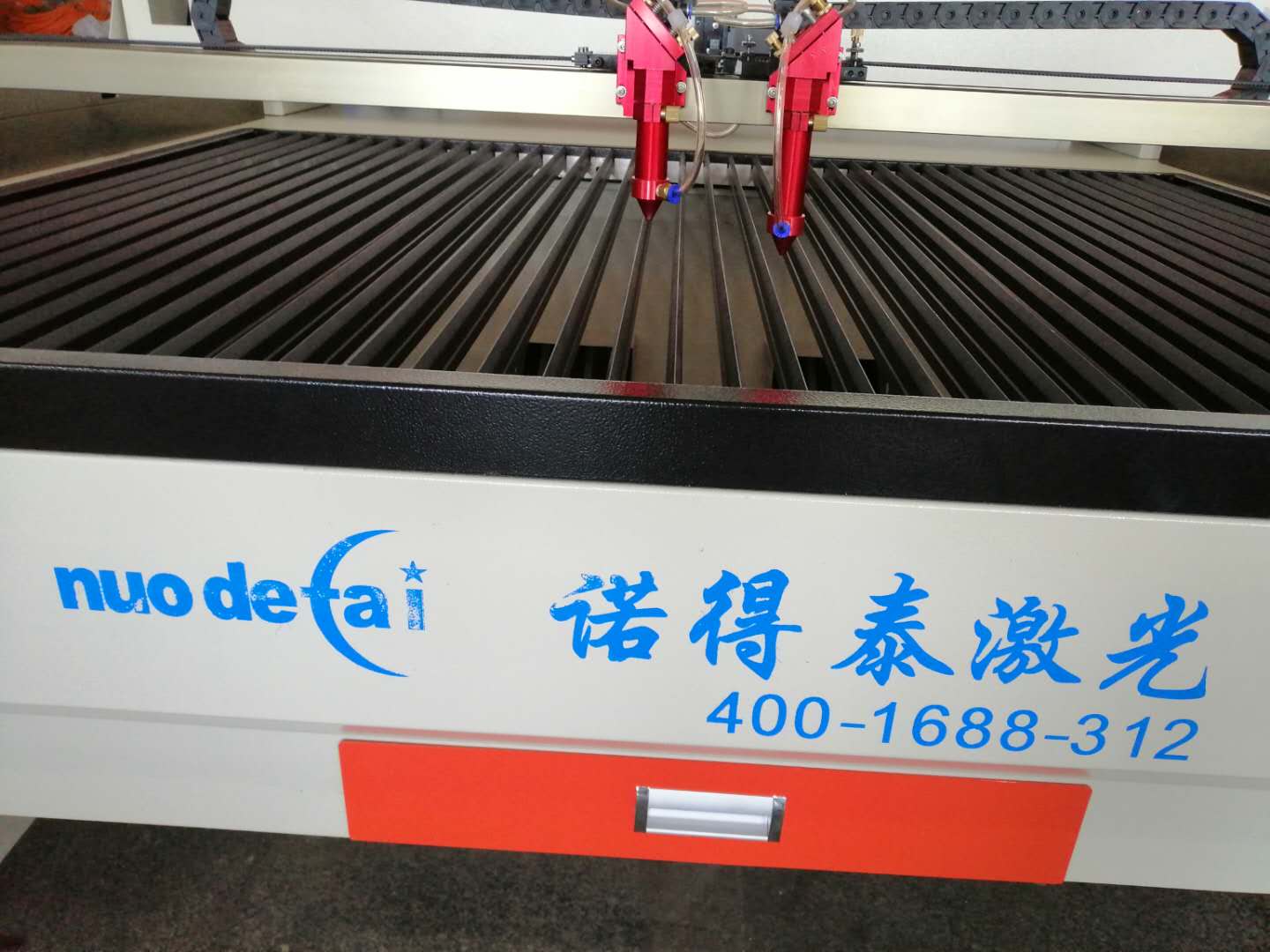 调试不好亚克力激光切割机加工出来的产品也不光亮