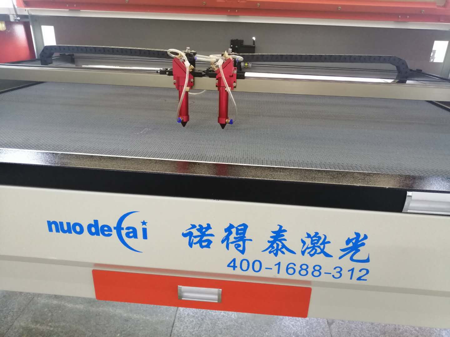 无尘布激光切割机是选择气泵还是空压机吹气好一些