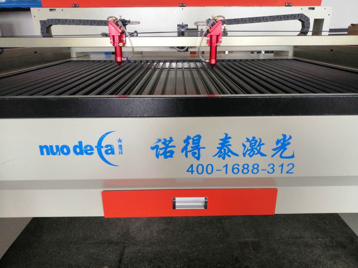 现在的小型激光切割机价格是降到不能再低的地步!