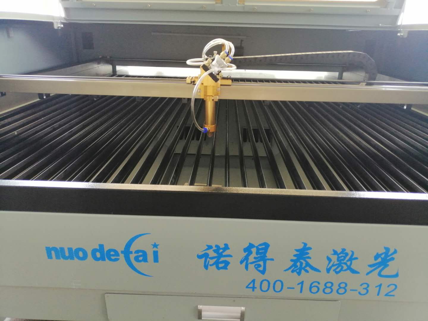 激光切割机