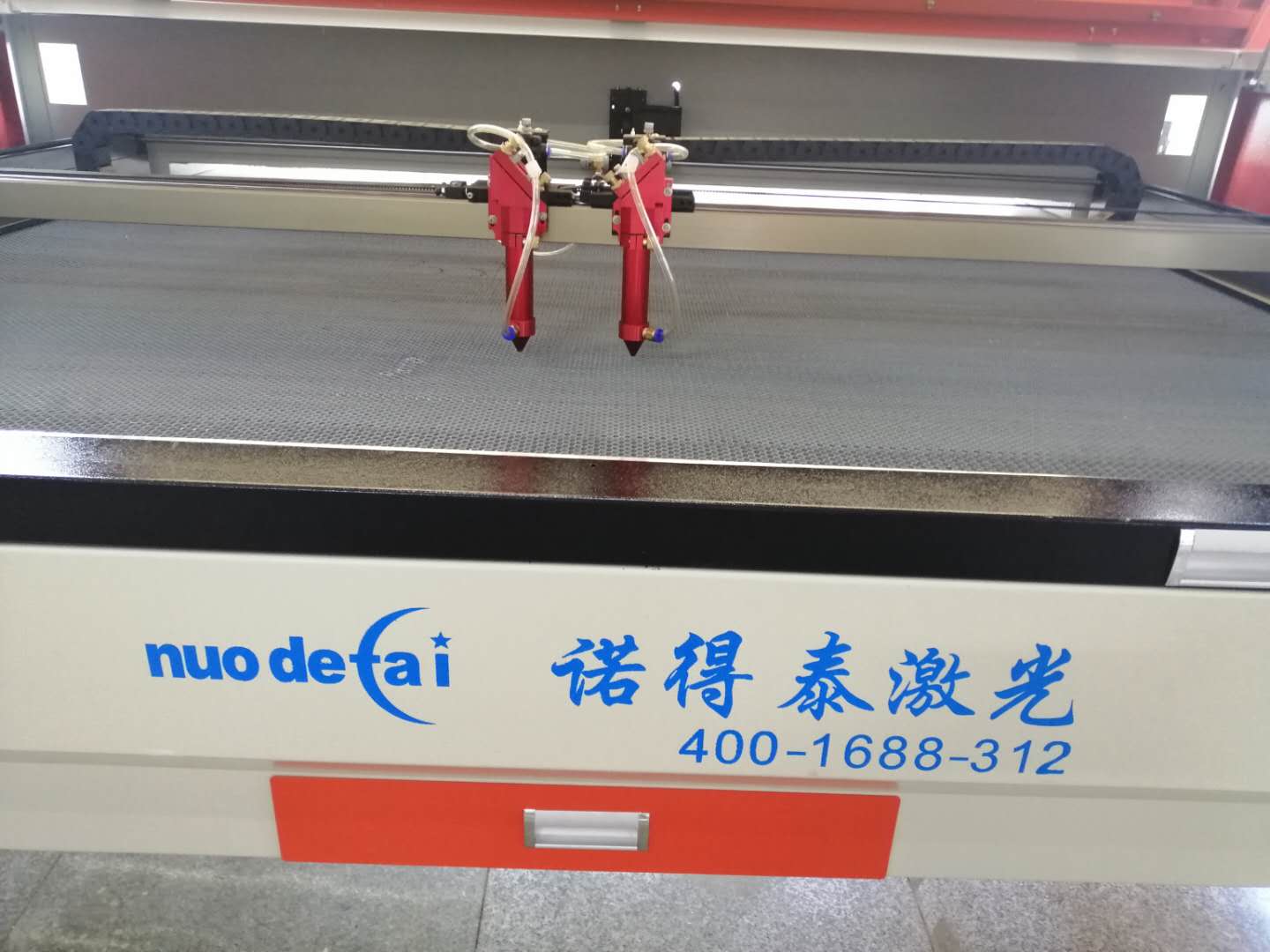 布料激光切割机价格需要多少钱一台？