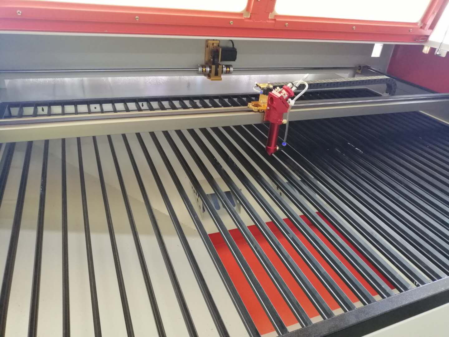 130W\150W功率激光切割机成为未来亚克力加工主流设备