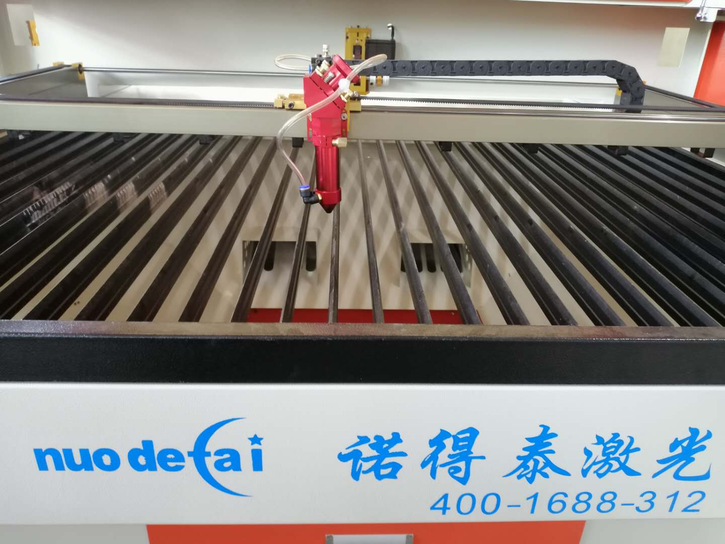 触控面板对于激光切割机加工尺寸以及切割效果要求都是比较高