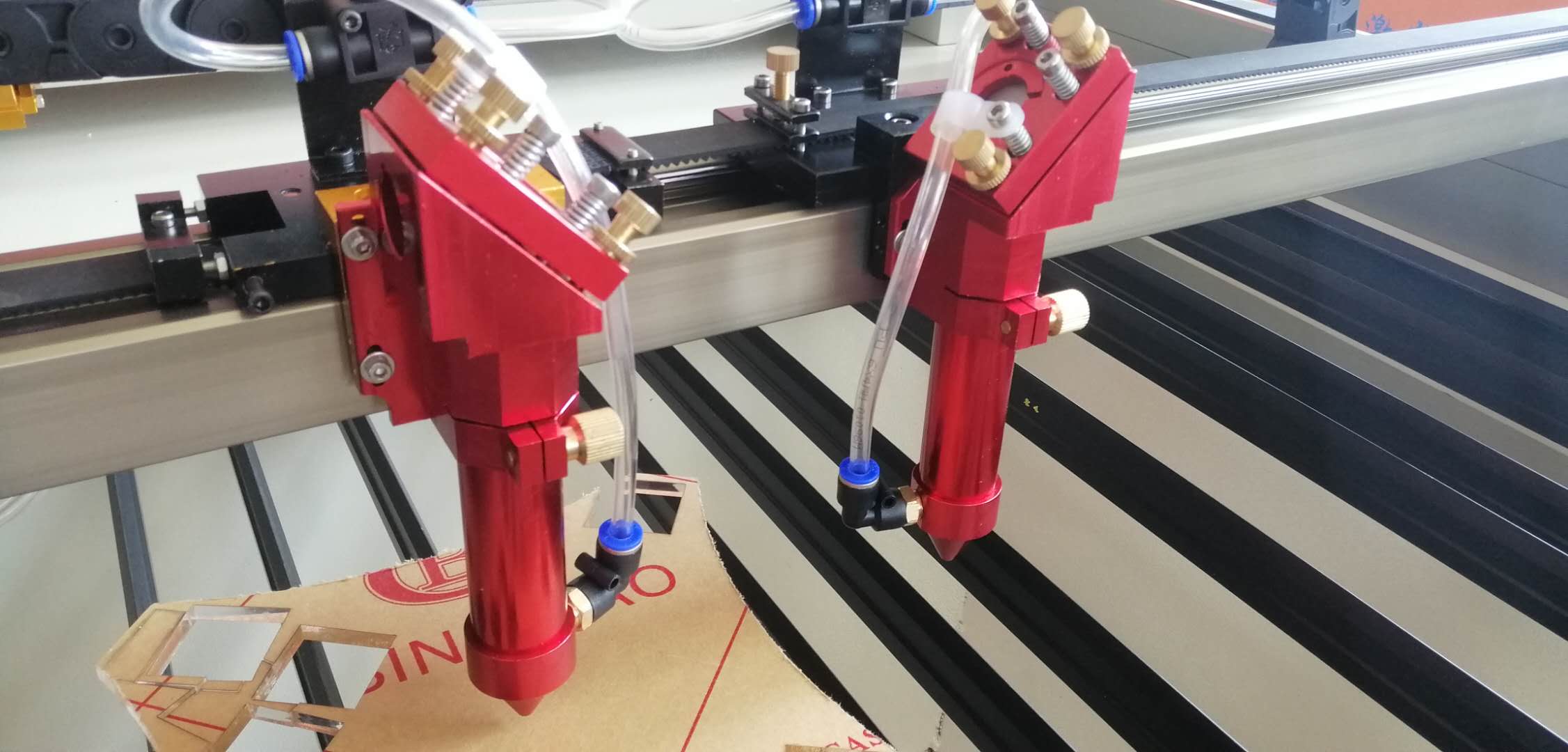 泡沫板该用什么样的激光切割机加工