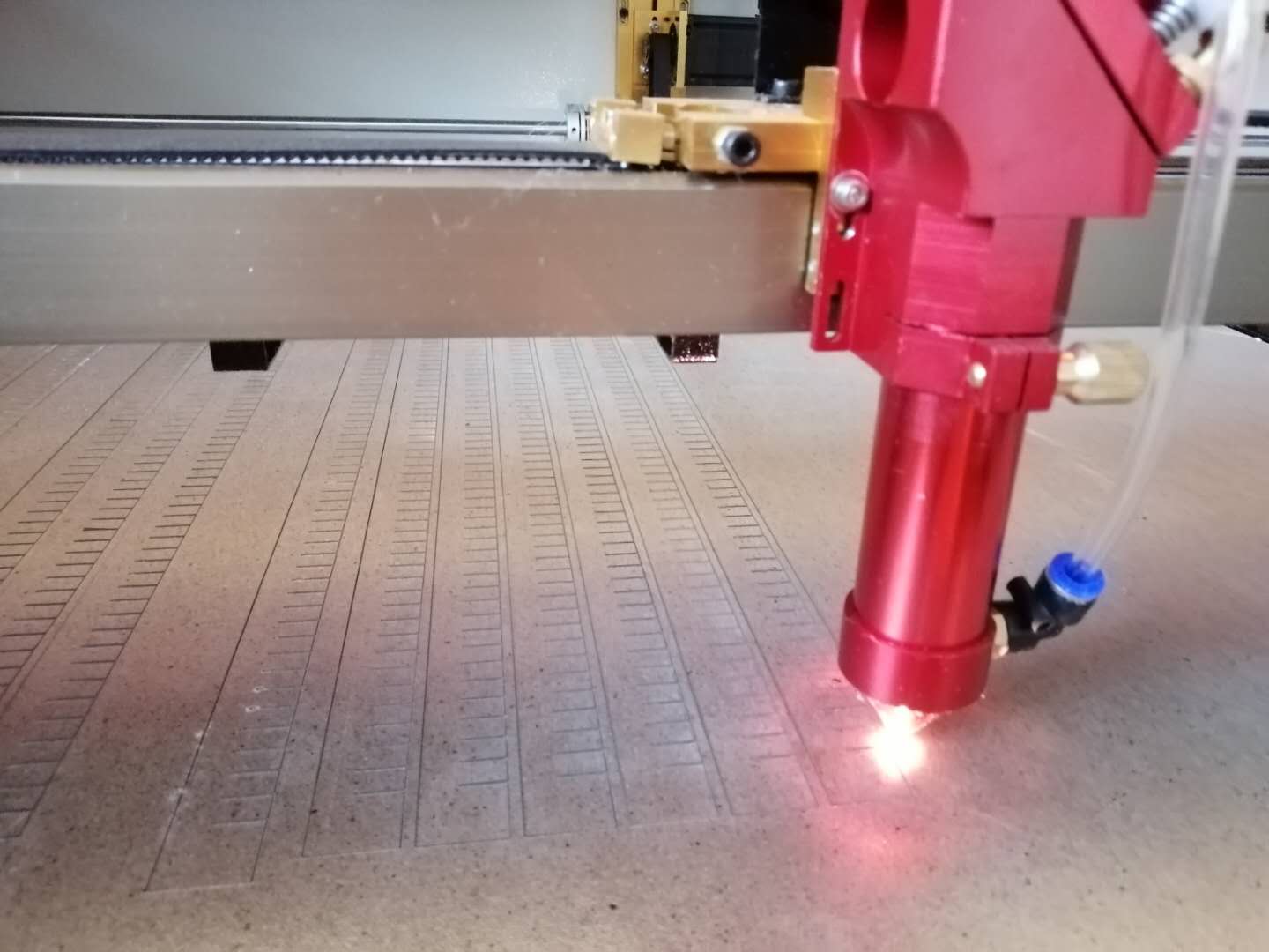 竹制品使用激光切割机雕刻操作流程是怎么样的？